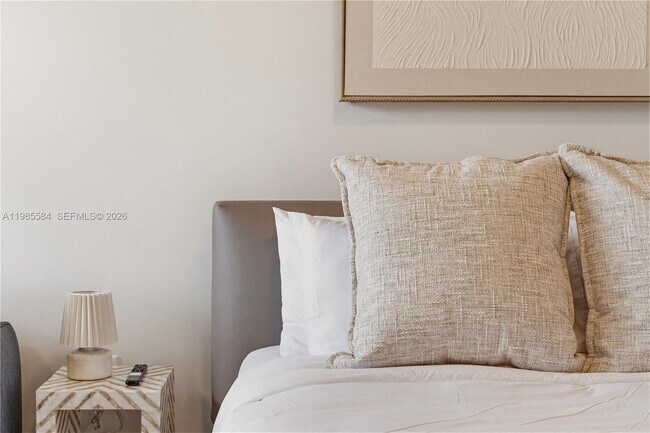 Building Photo - 121 NE 5th St