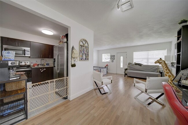 Building Photo - 6433 SW 25th St