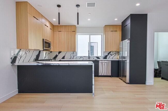 Primary Photo - 11736 Gilmore St