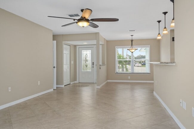 Building Photo - Perfect West Bradenton Location - 2 bedroom / 2 bathroom Home