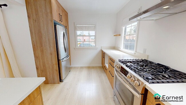 Building Photo - Charming 3BR/2BA Home in Prime Los Angeles...