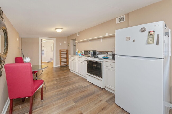 Building Photo - 346 Crescent Dr