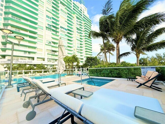 Building Photo - 300 South Pointe Dr