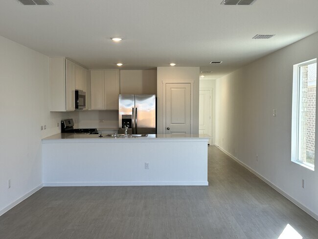 Building Photo - 1613 Elliott Rd