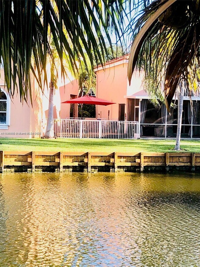 Building Photo - 1537 E Lake Ct