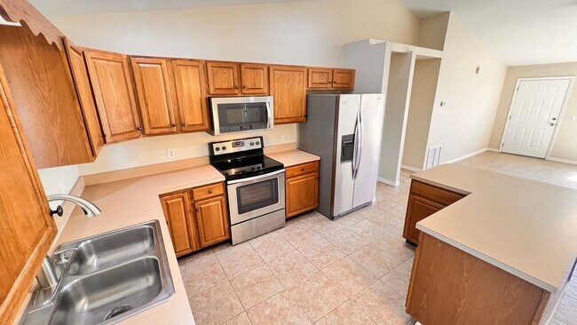 Building Photo - Lovely, Spacious 2 Bedroom, 2 Bathroom Home in Sebring!!