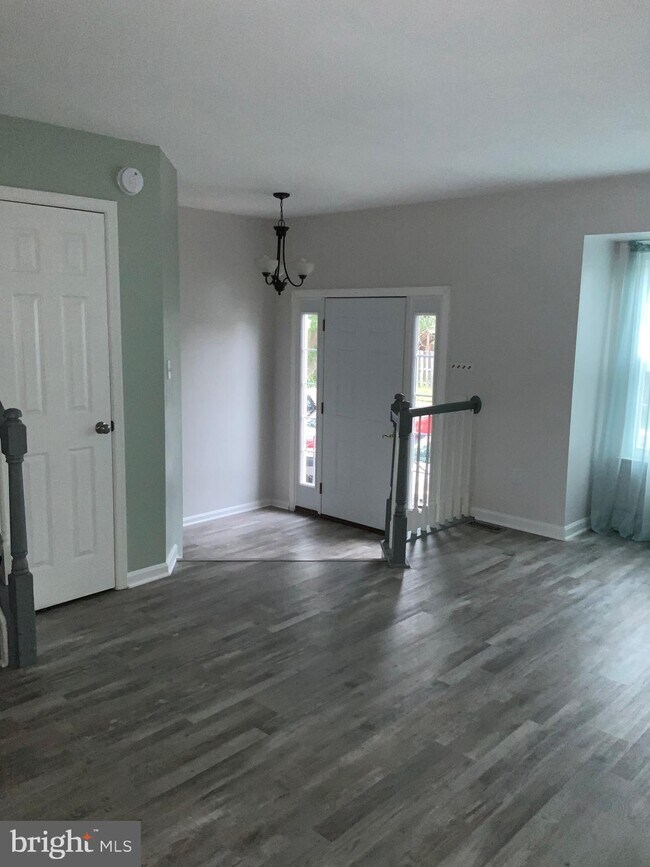 Building Photo - 500 Falkirk Ct