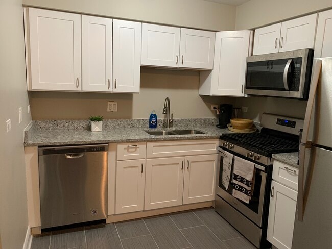 Building Photo - 438 N Gerard Ave