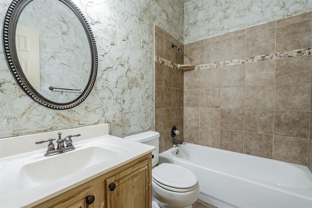 Building Photo - 1875 Crestlake Dr