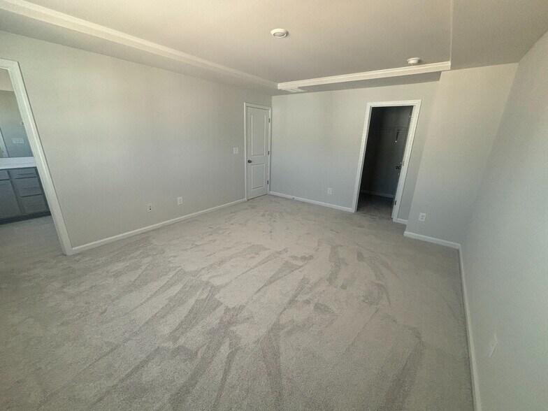 Building Photo - Room in Townhome on Carolina Spgs Blvd