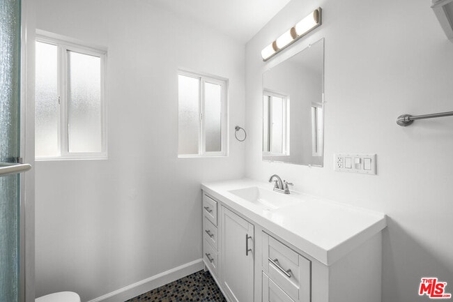 Building Photo - 369 S Virgil Ave