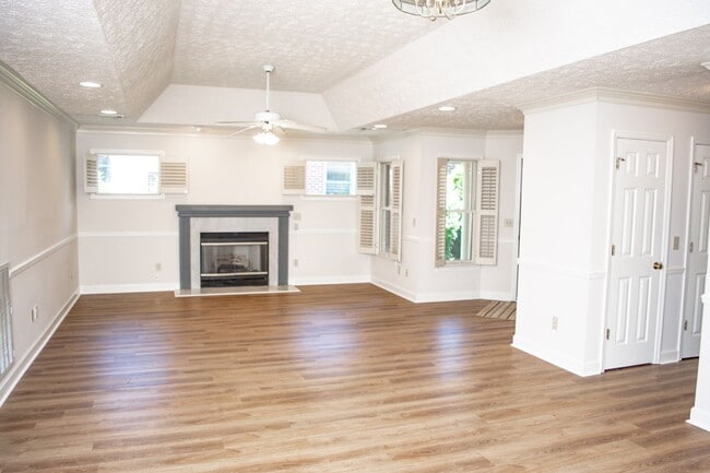 Building Photo - 3 bedroom House in Heart of Auburn