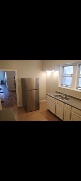 Kitchen - 1704 N Mason Ave