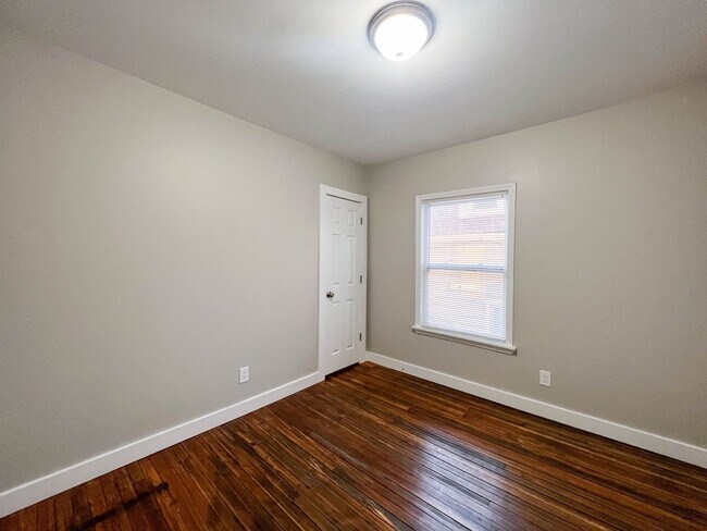Building Photo - 154-156 Leighton Avenue