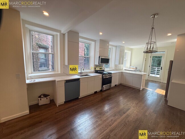 Building Photo - 1755 Beacon St