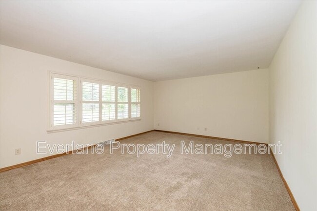 Building Photo - 647 Alwyne Rd