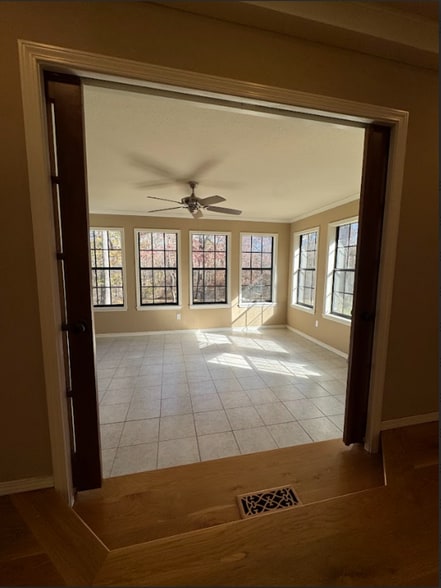 Building Photo - 23 N Howard Pl