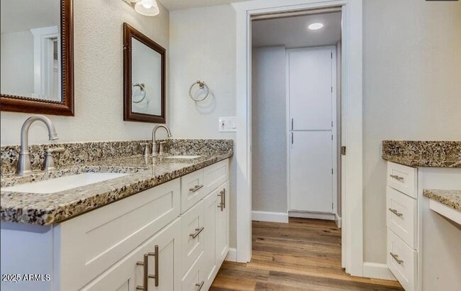 Building Photo - 2502 E Sahuaro Dr