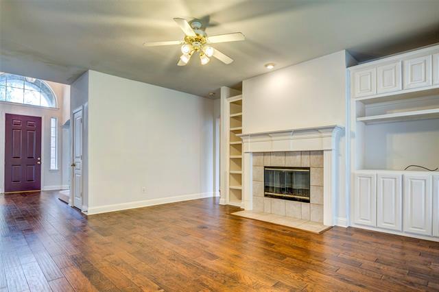 Building Photo - 2304 Greenview Dr