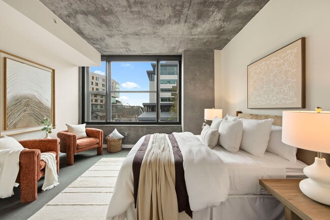 Building Photo - 2 Bed/2 Bath Luxury Condo at The Bond