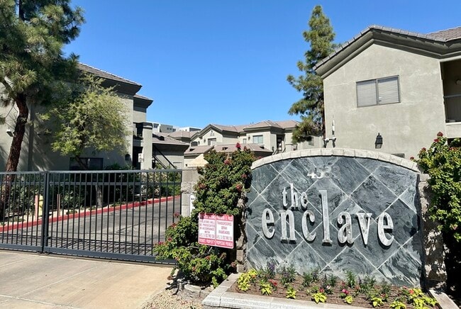 Primary Photo - Gorgeous 2 bedroom / 2 bath condo in The Enclave