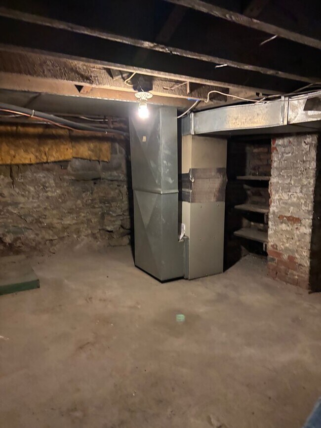 Building Photo - Mt Washington 2 Bedroom Duplex