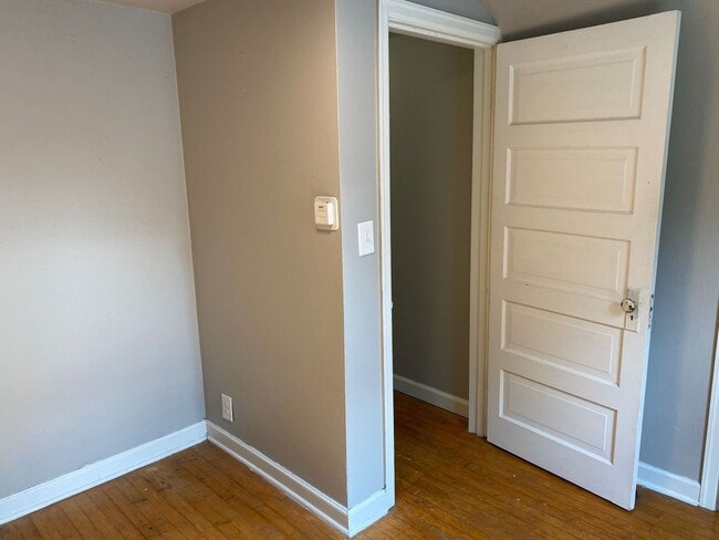 Building Photo - 3 bed 1 bath single family home in Rhinela...