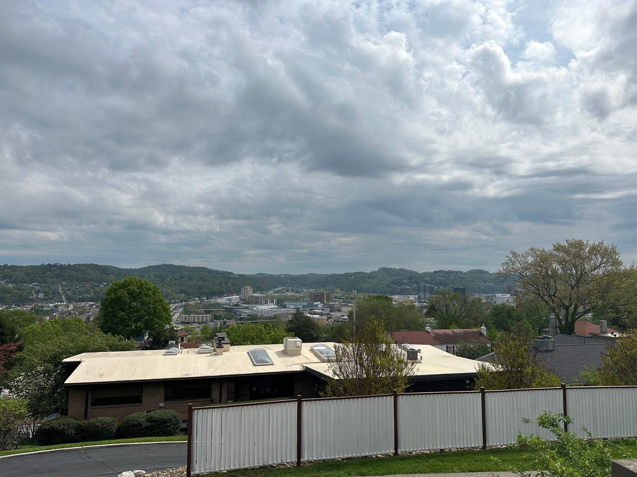 Building Photo - 124 Sheridan Cir