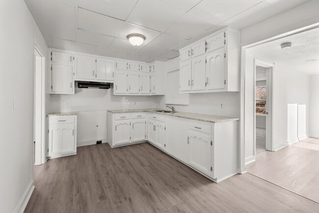 Building Photo - Newly Renovated 3 Bedroom 2 Bath Home Available Now! MOVE-IN SPECIAL: Get your FIRST MONTH'S rent...