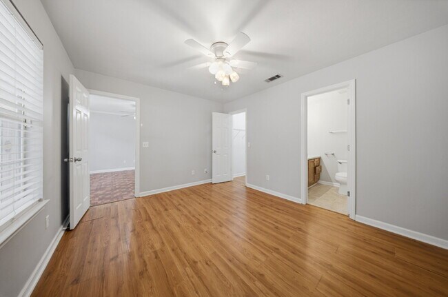 Building Photo - 3 Bedroom 2 Bathroom Single Family Home located in NW Tallahassee!
