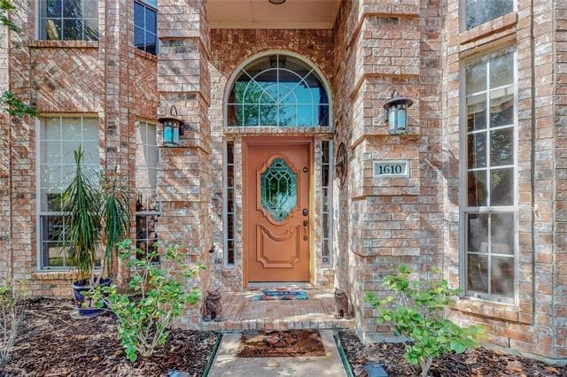 Building Photo - 1610 Lake Bluff Dr