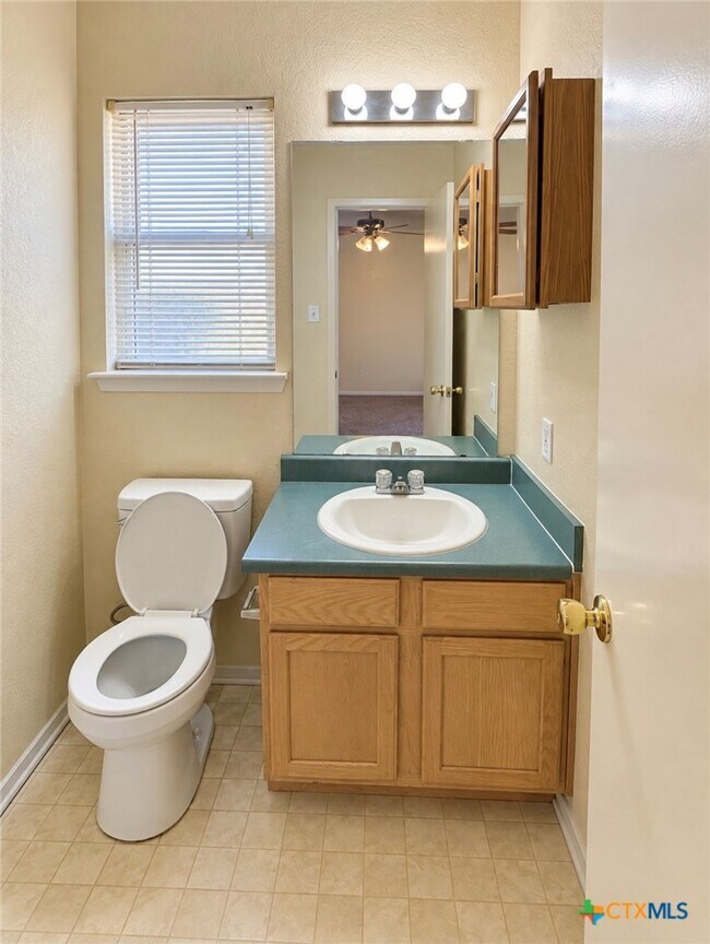 Building Photo - 2204 Lazy Ridge Dr
