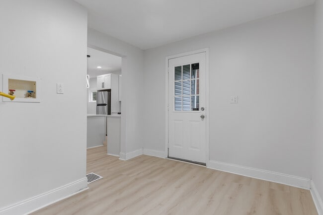 Building Photo - 392 Calderwood Ave