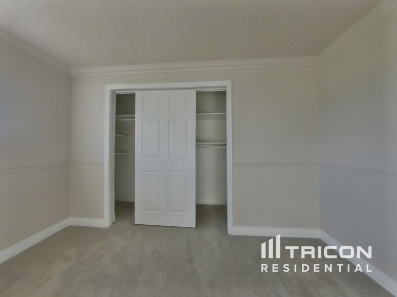 Building Photo - 1370 N 4700 W