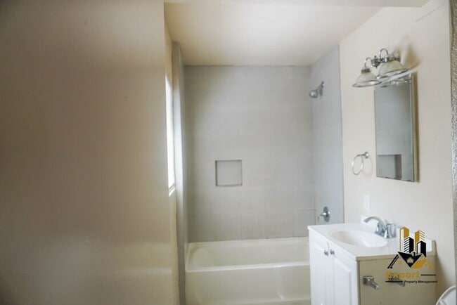 Building Photo - 697 Santiago Ave