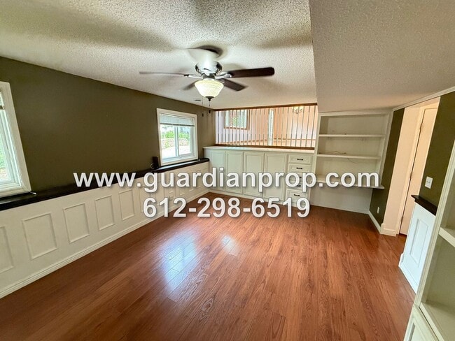 Building Photo - Maplewood House Available Now, Open Floor ...