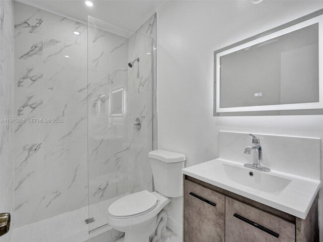 Building Photo - 10051 Winding Lake Rd