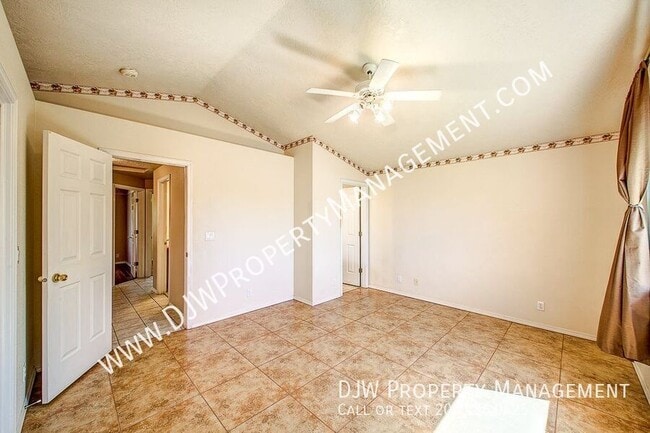 Building Photo - 3075 N Thames Ave
