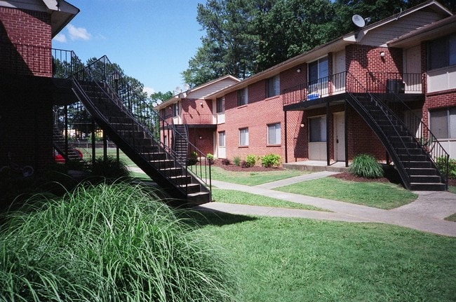 Building Photo - 2400 Beverly Hills Dr