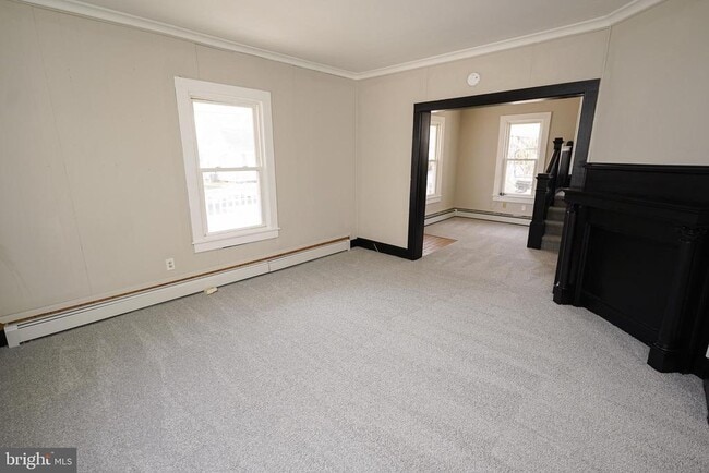 Building Photo - 305 E Pine St