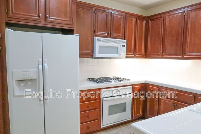 Building Photo - 232 Lightwood St