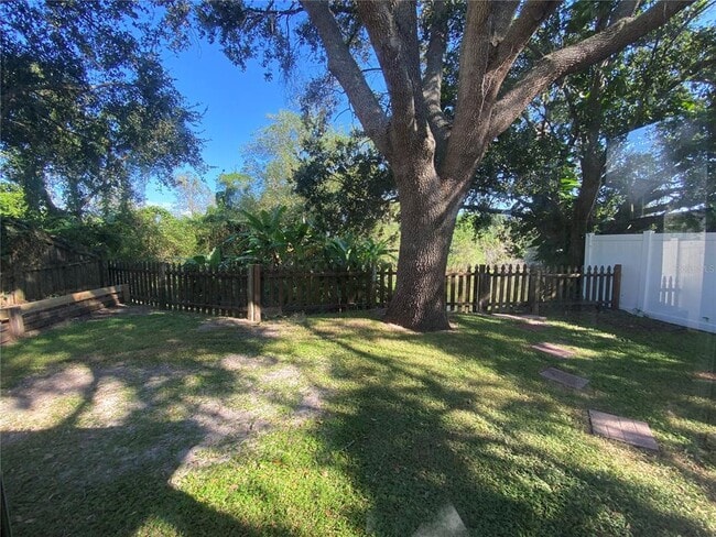 Building Photo - 1014 Lake Shore Ranch Dr