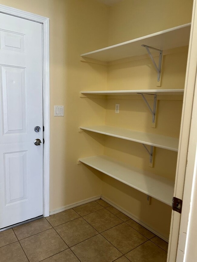 Building Photo - 7603 Mesa Del Oro Ln
