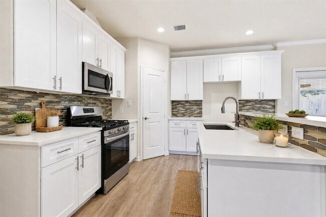 Building Photo - 9738 Champion Heavens Dr