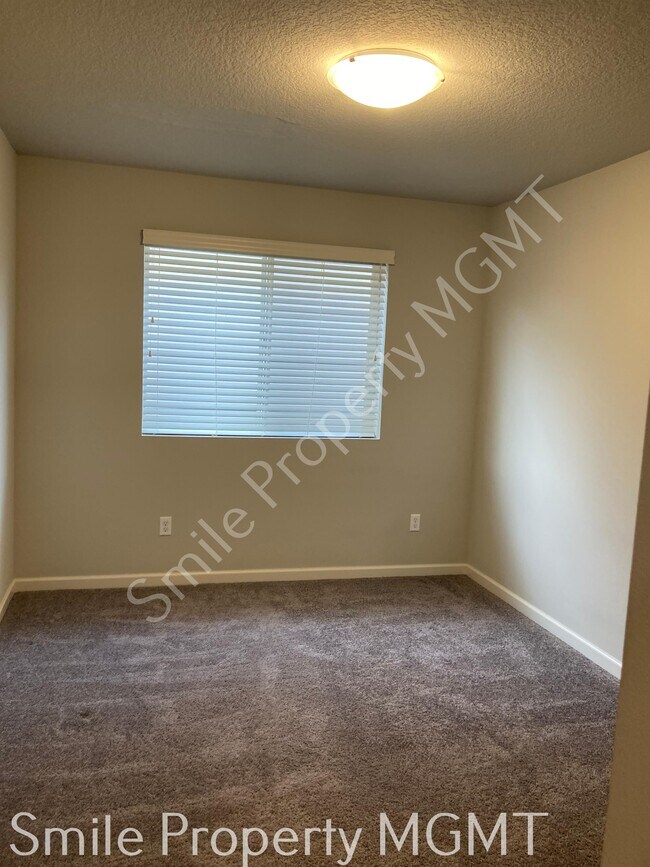 Building Photo - 22948 NE Sockeye St