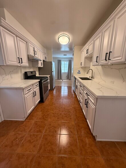 Building Photo - 2446 S Centinela Ave