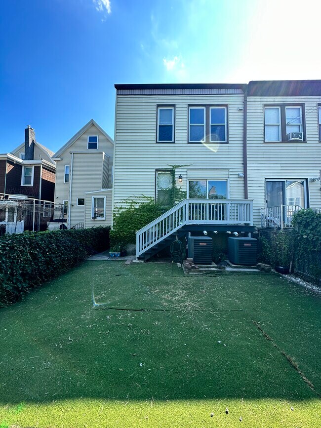 Building Photo - 41 E 48th St