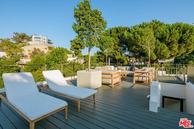 Building Photo - 8896 Lookout Mountain Ave