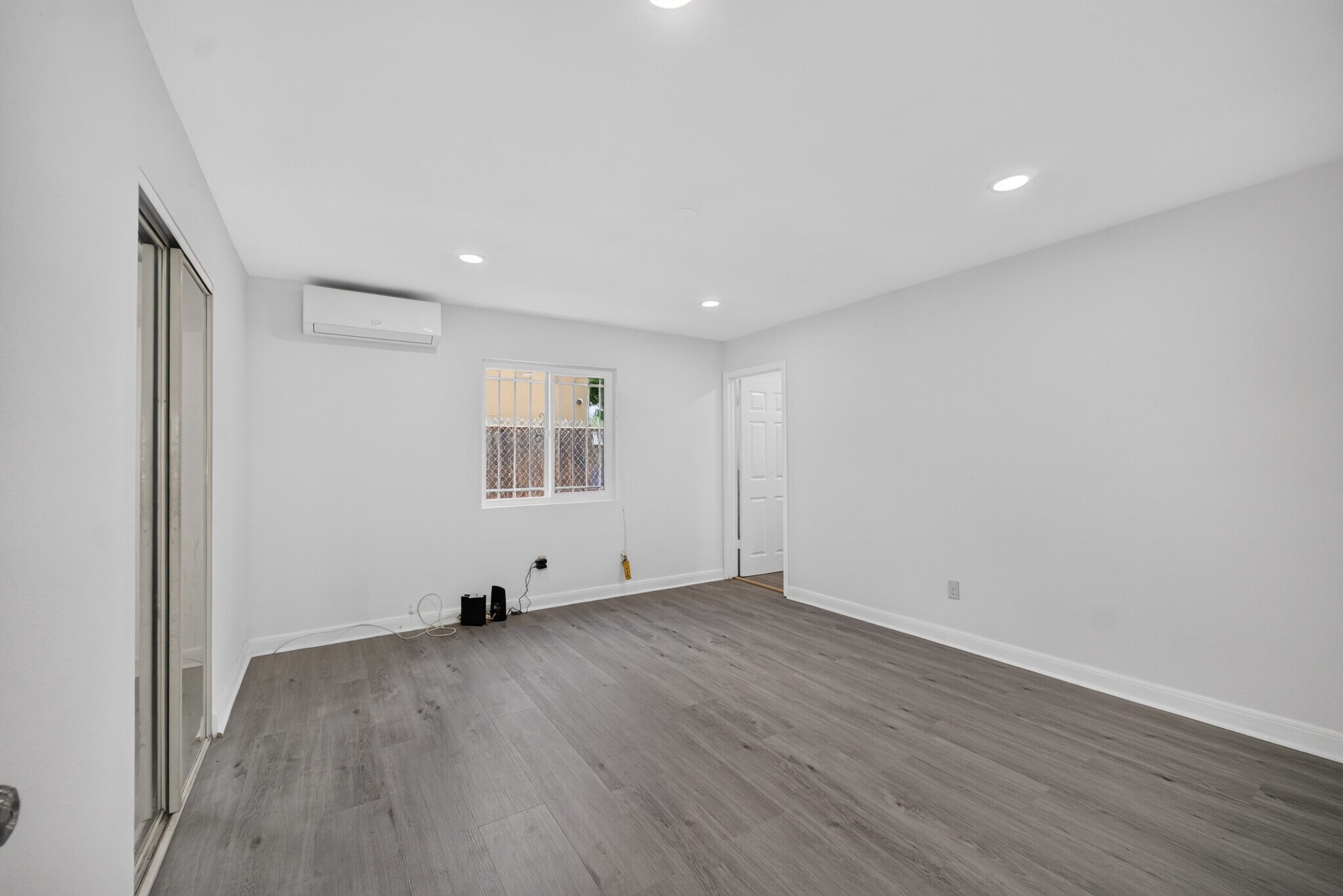 Master Bedroom - 9817 Holmes Ave