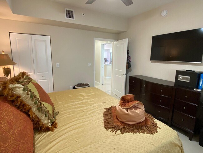 Building Photo - 225 NE 1st St